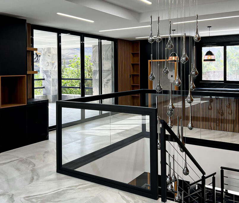 کابینت طرح چوب و مشکی