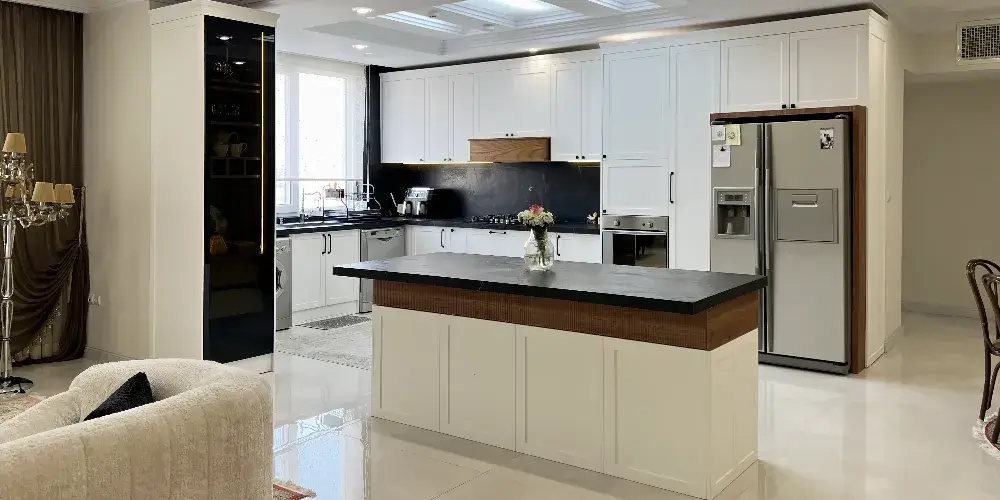 کابینت نئوکلاسیک سفید گردویی تیره با کافی بار دکوفیکس و SPL ایتالیایی