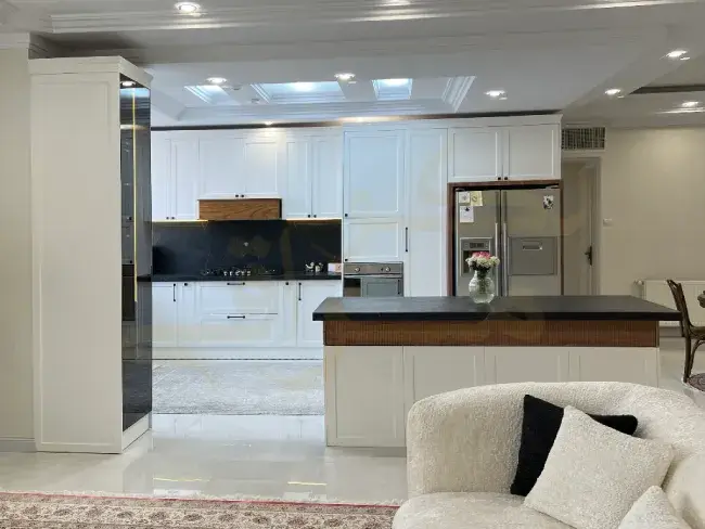 کابینت رنگ گردویی و سفید
